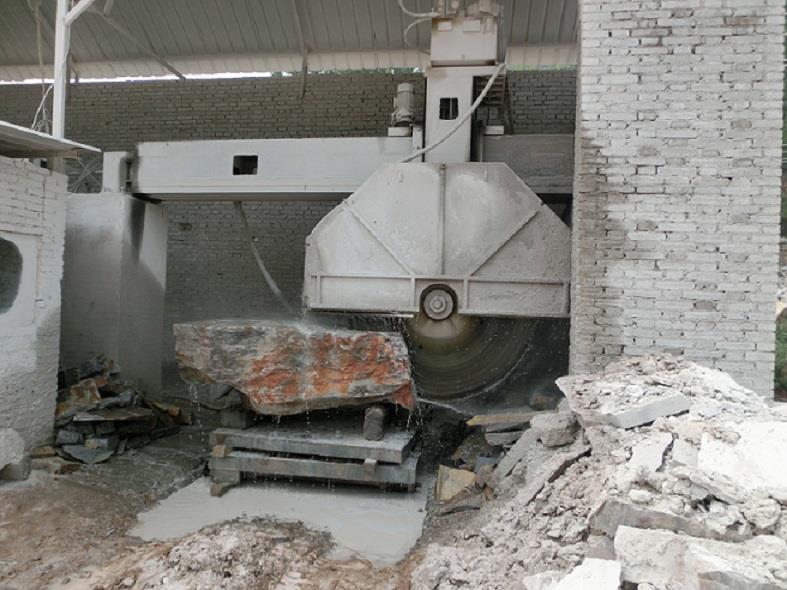 數(shù)控石材雕刻機(jī)具有哪些優(yōu)勢(shì)呢？